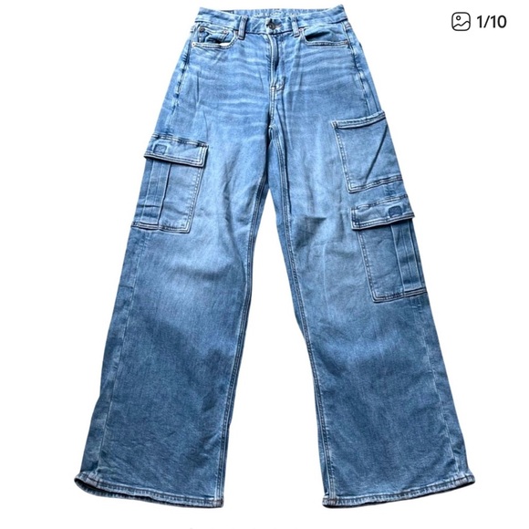 American Eagle Outfitters Denim - American Eagle Light Blue Wide-Leg Cargo Jeans- size 6 VERY FLATTERING